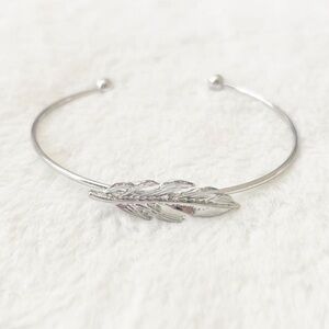 5/$15 🩷 MUST BUNDLE Silver Leaf Cuff Bracelet